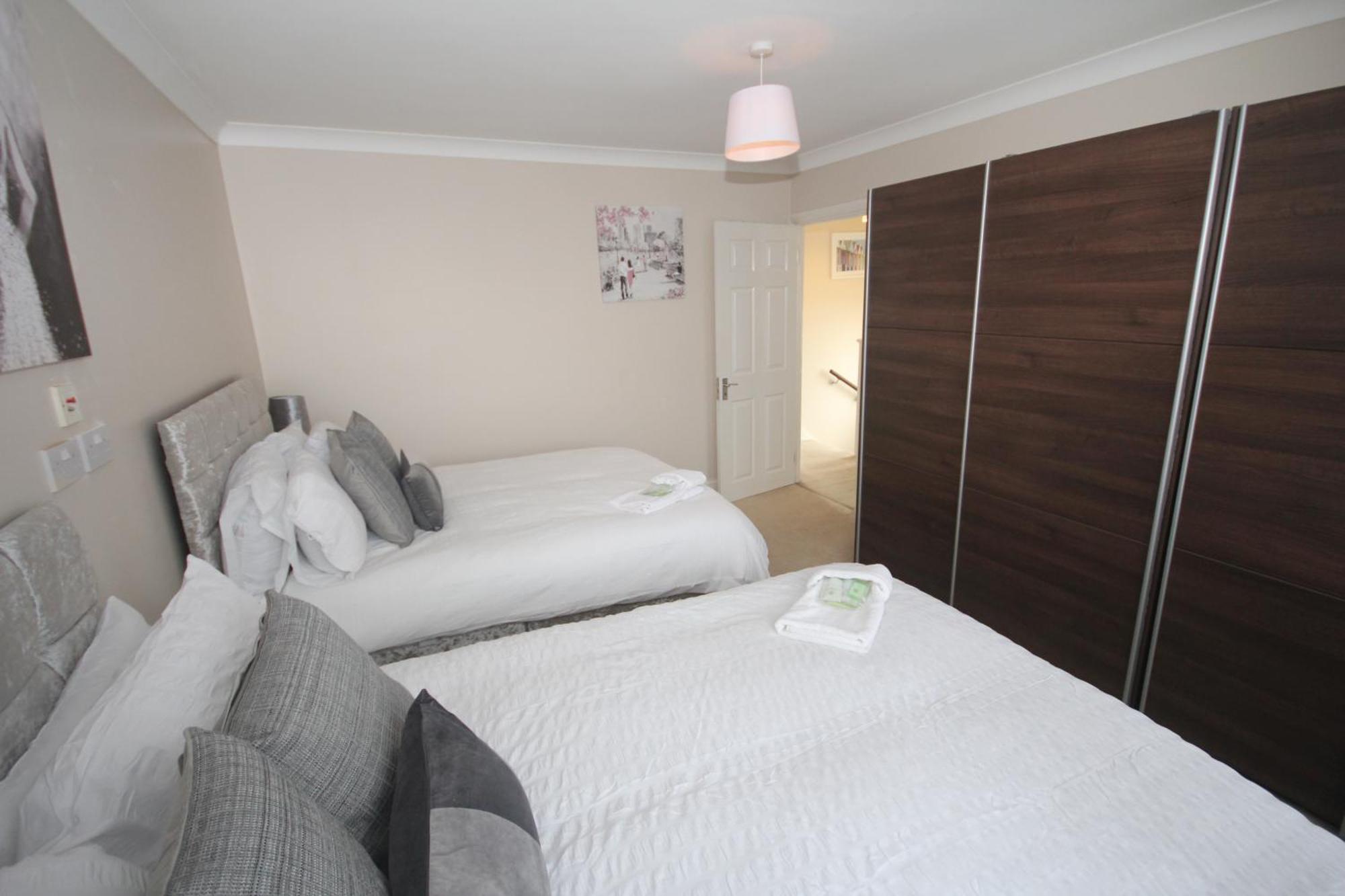 Kenton House Villa Хароу Екстериор снимка